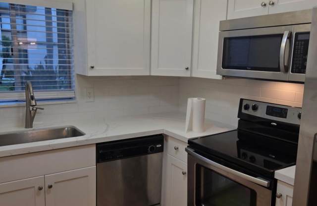1444 SE Riverside Drive unit: B-7 photos photos