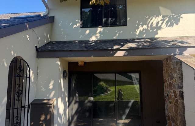 14 OAK KNOLL Drive Gallery 1