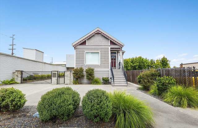 1913 Broadway - 2 bedroom | 1 bathroom | Single family home photos photos 1913 Broadway - 2 bedroom | 1 bathroom | Single family home photos photos