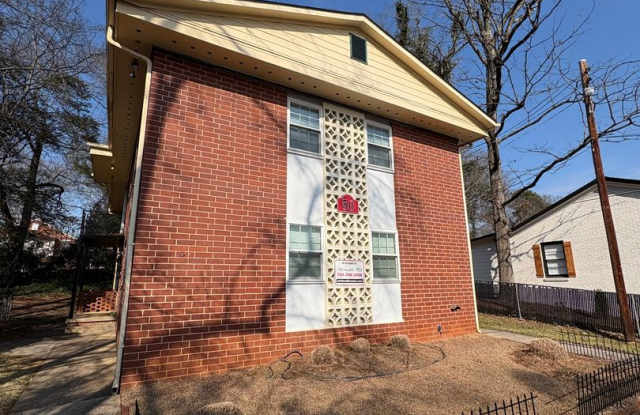 DOWNTOWN ATHENS LIVING! 2 BEDROOM, 1 BATH UNIT! photos photos