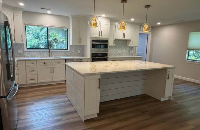 Stunning Remodeled One-Story Home - Port Royal Plantation photos photos