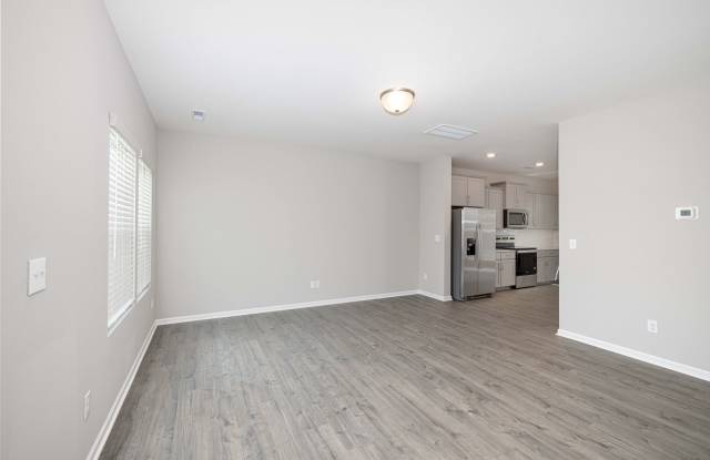 BEAUTIFUL 3BD/2.5BTH Townhome - VILLAGES AT MALLARD CREEK - READY NOW Gallery 4