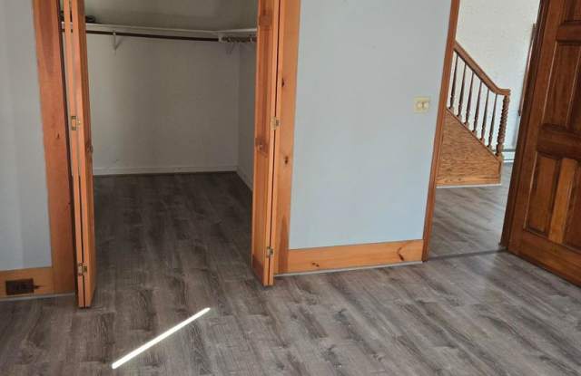 Winter Special!  Home in Oldtown 3 Bedroom, 1 Bathroom Gallery 3