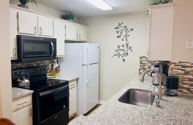 8815 MANOR Loop Gallery 4
