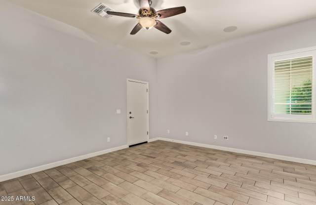 947 E DUMBARTON Avenue Gallery 4