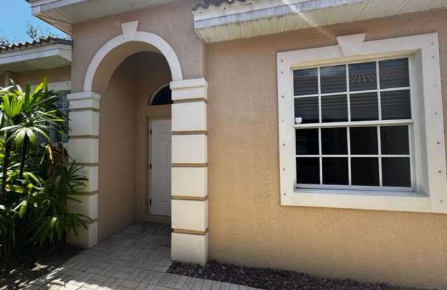 3 Bedroom, 2 Bathroom home in laguna lakes photos photos