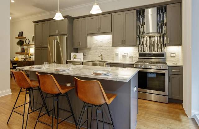 1031 W Monroe St photos photos