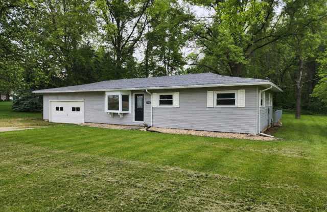 Shawnee Country Rental – 3 Bed, 1 Bath Home with 2-Car Garage on Ft Amanda photos photos