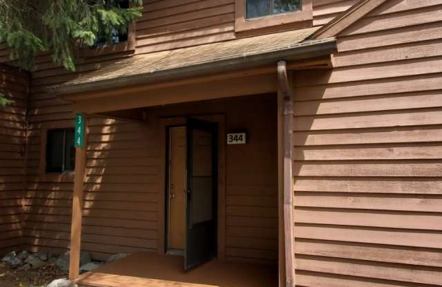 344 Crewe Ct - 344 Crewe Court, Saw Creek, PA 18324