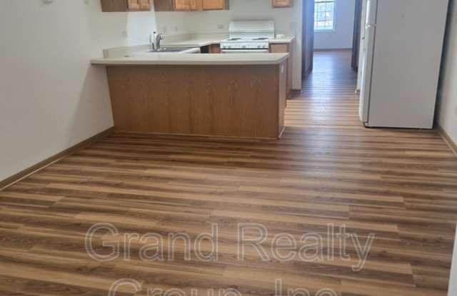 42 East Grand Avenue Gallery 3