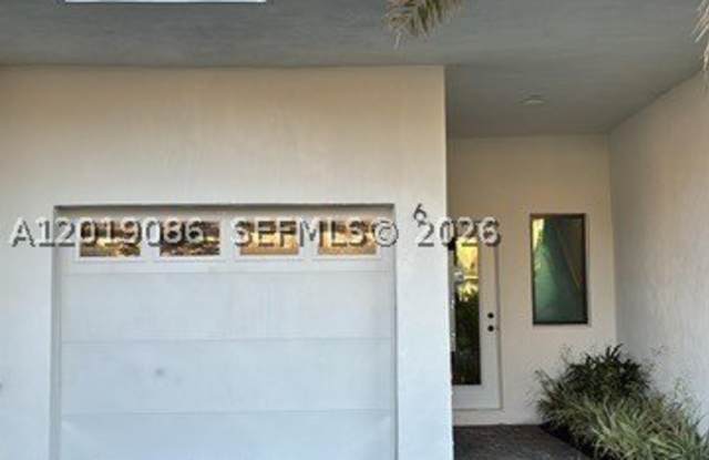 2511 Pierce St Gallery 1