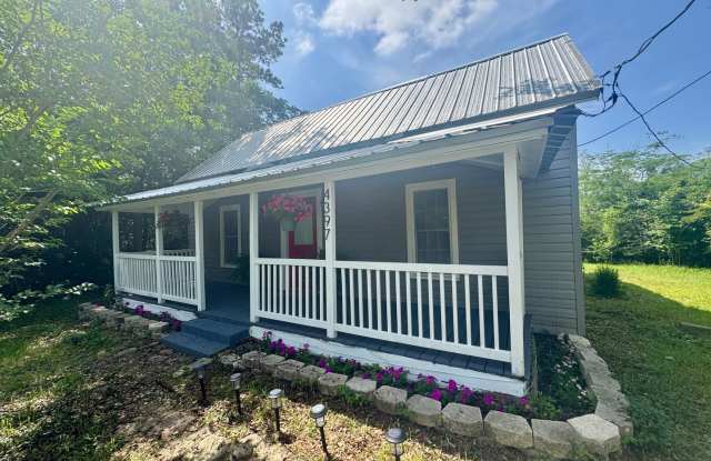 Charming 2 Bedroom 1 Bathroom photos photos