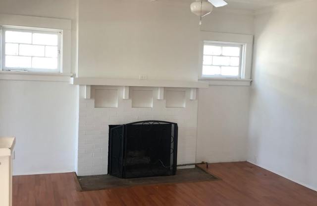 4816 S Van Ness Ave Gallery 4