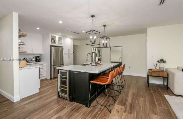 16509 Fox Den Court, Miami Lakes, FL 33014 - 5900 Gallery 1