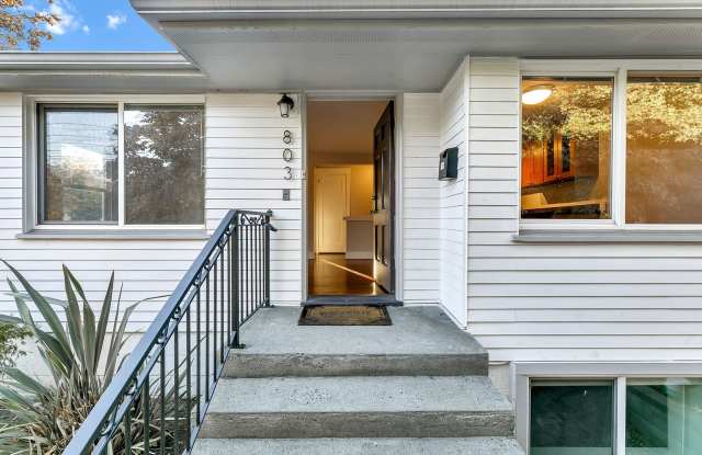Amazing 4bed/2bath Duplex Close to Seattle University! photos photos Amazing 4bed/2bath Duplex Close to Seattle University! photos photos