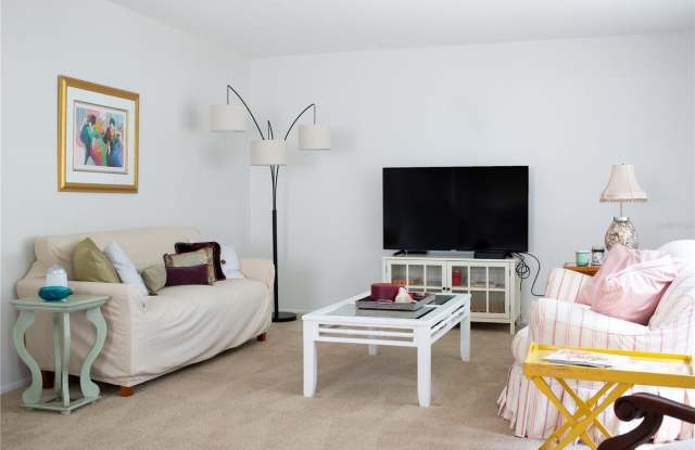 5561 RIVERBLUFF CIRCLE Gallery 3