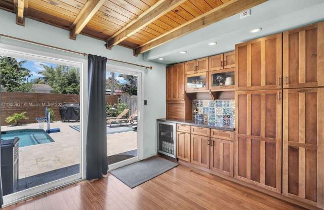 223 NE 17th Ave photos photos