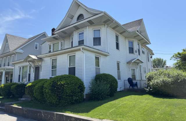 200 East Maple Street photos photos