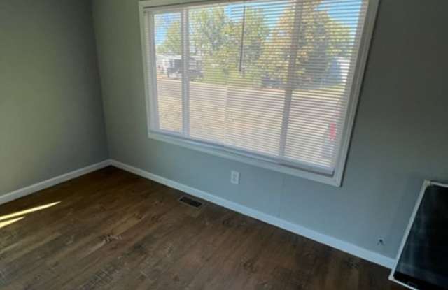 8256 Barbur St White City photos photos