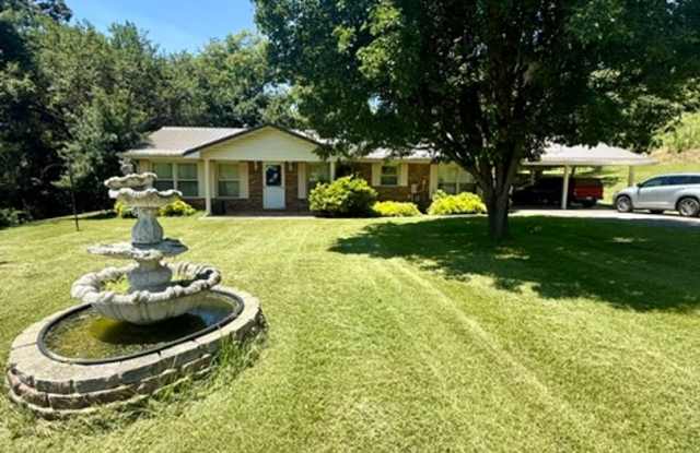 3 Bedroom 1 Full Bath 2 Half bath Brick house for Rent Gallery 3