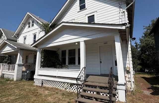 Three bedroom one bathroom home for rent photos photos