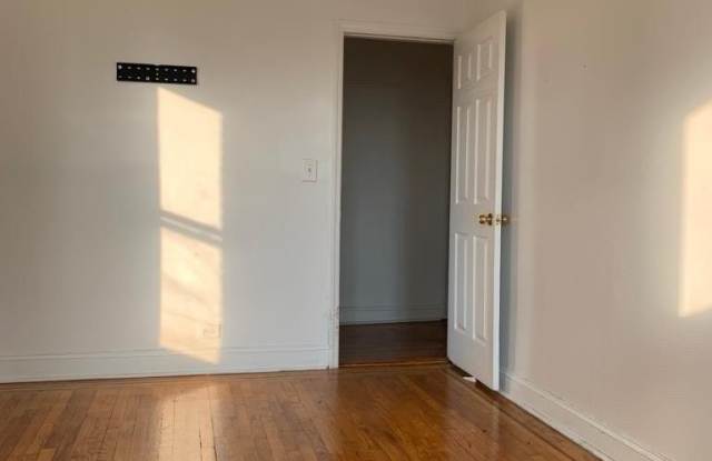 91 E 208 Street - 91 East 208th Street, Bronx, NY 10467