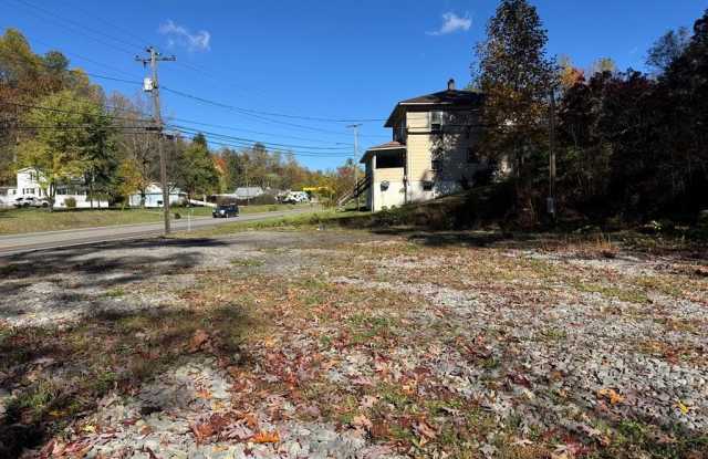 RT 16/ NEAR SOPHIA, 330 ROBERT C. BYRD DR. photos photos