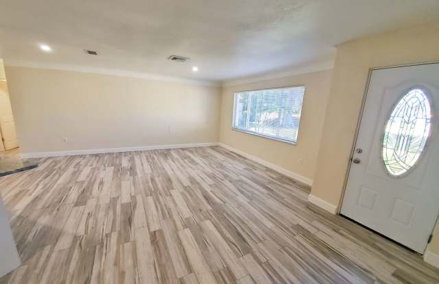 4 Bedroom 2 Bath Home in Lakewood Estates!! Gallery 3