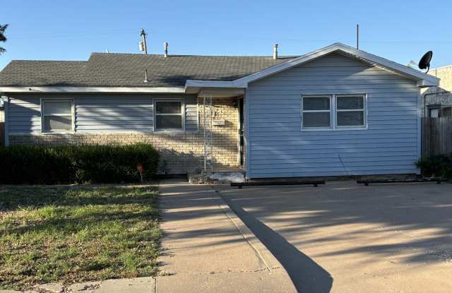 508 12th Street - 508 12th Street, Levelland, TX 79336