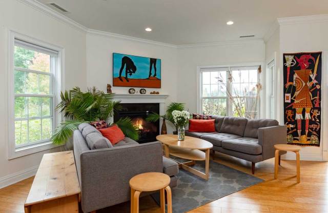 418 GARDENIA DR Gallery 2