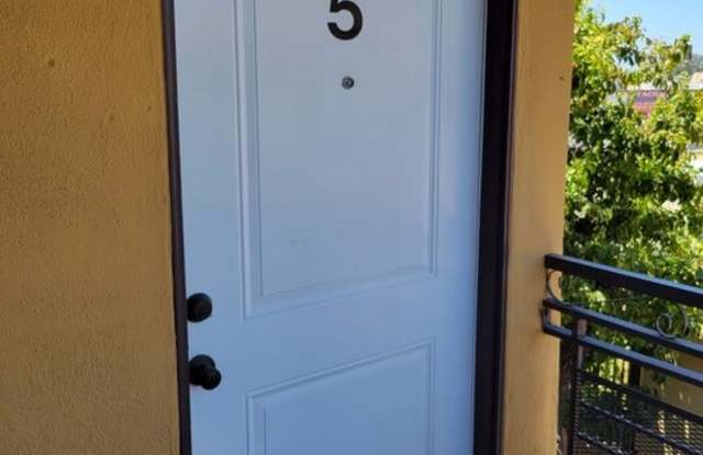 8706 Parthenia Pl Gallery 2
