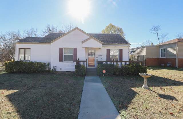 2 Bed | 1 Bath | Midtown Tulsa | 1,127 sqft | Backyard Deck | Move-in Special! photos photos 2 Bed | 1 Bath | Midtown Tulsa | 1,127 sqft | Backyard Deck | Move-in Special! photos photos