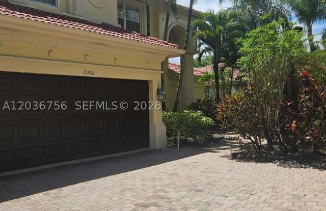 13382 Lakepointe Cir Gallery 3
