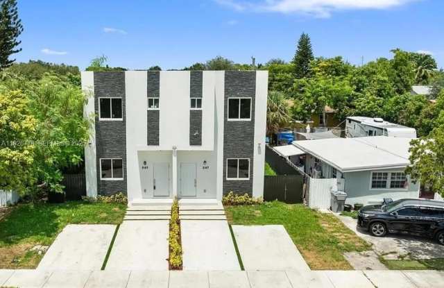 2145 NW 4th St photos photos