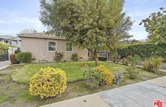 1326 N Screenland Dr photos photos