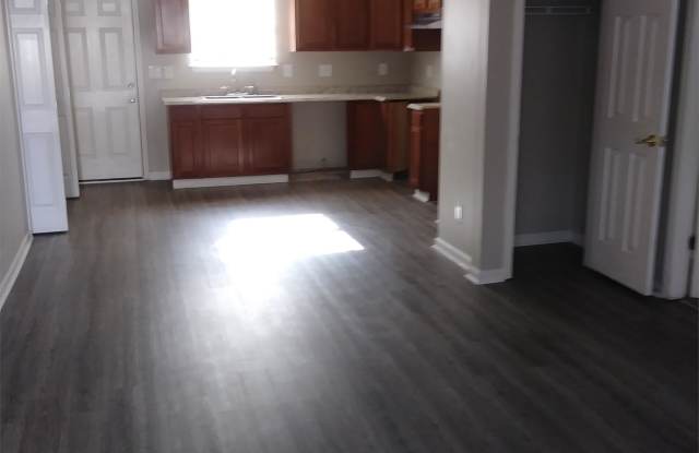 3911 Plainview Road Gallery 2