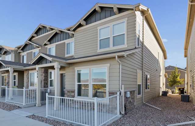 **MILITARY DISCOUNT OF $50/MO LIMITED TIME** NEWER END UNIT TWO STORY TOWNHOME WITH A/C & 1 CAR GARAGE & PIKES PEAK VIEWS! Gallery 1
