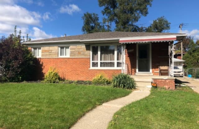 18525 Forest St - 18525 Forest Avenue, Eastpointe, MI 48021