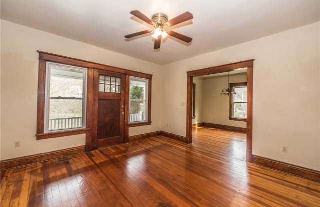 2450 Pleuchel Gallery 4