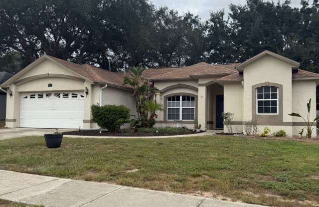 4/2 with Fenced Yard and Lake Access Gallery 1