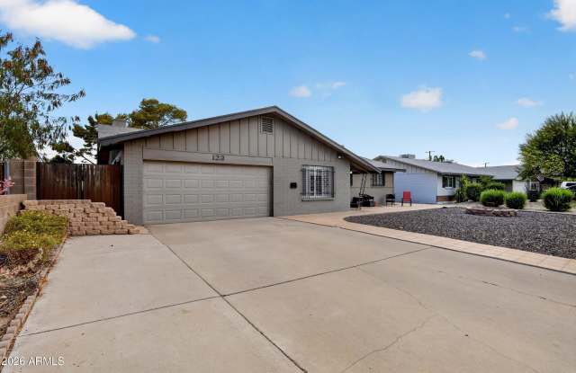 123 E ERIE Drive Gallery 3