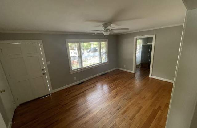 1612 Longwood Drive Gallery 4