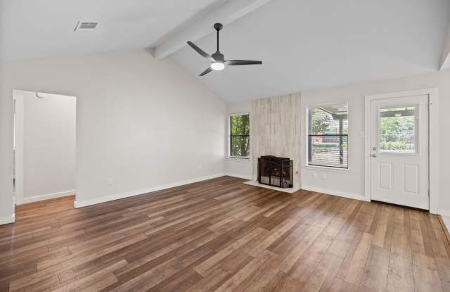 4Bed / 2Bath House Rental Just Minutes to the Domain and Downtown photos photos