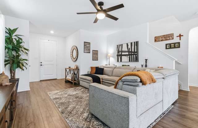 Spacious 3BR Home | 2 Living Areas | Game Room | Community Pool Gallery 4