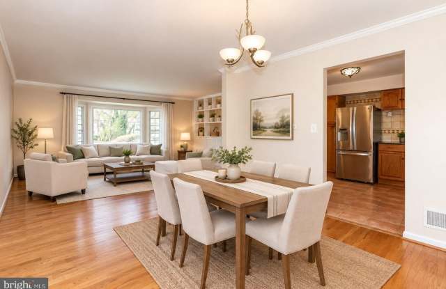 5808 GREENTREE Road Gallery 2