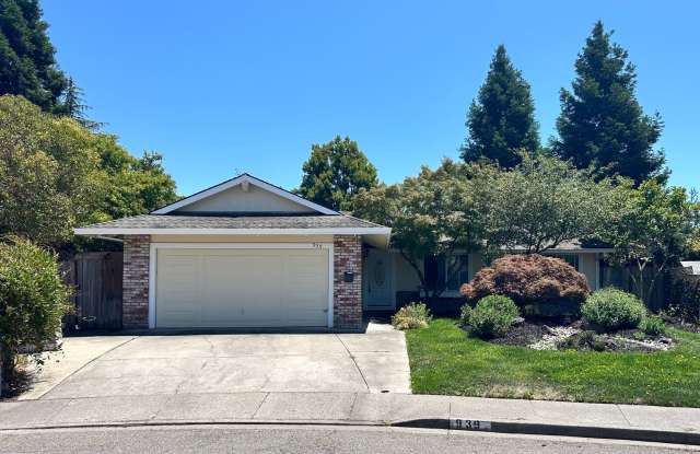4 bedrooms in E Section ~ Gorgeous 1-level house on a quiet cul-de-sac Near SSU - 939 Edith Court, Rohnert Park, CA 94928
