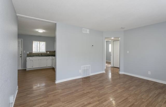 1517 Everett Avenue - A Gallery 3