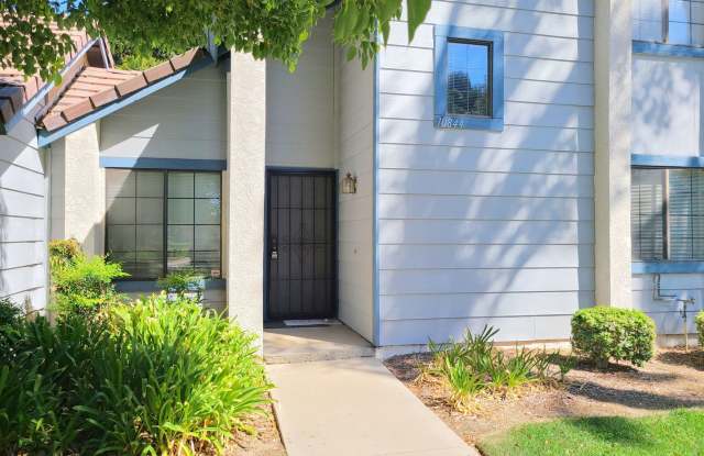Two-Story 3-Bedroom Condo in Mountain View Gardens HOA! Gallery 3