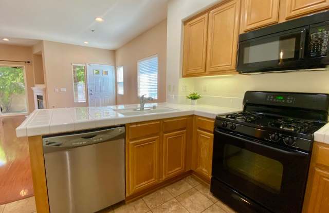 Beautiful 4 bedroom townhome in Simi Valley! photos photos