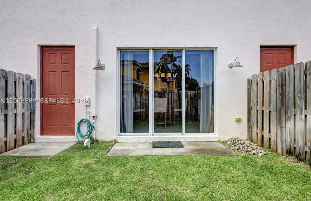2311 NE 42nd Cir Gallery 3